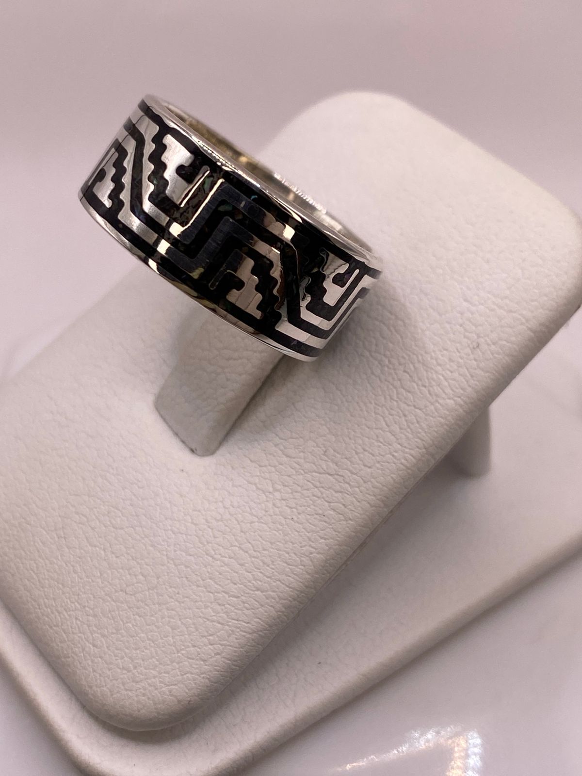 Anillo de Plata .925 con Greca Prehispánica y Obsidiana, vista lateral