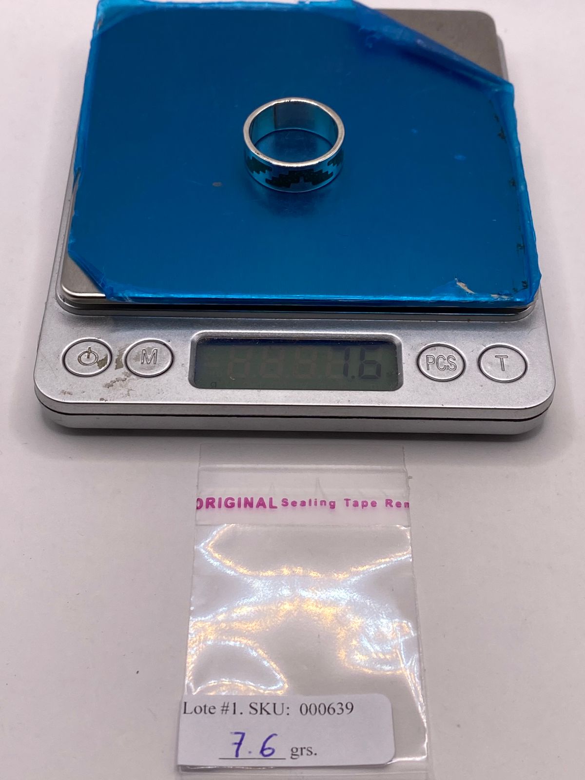 Anillo de Plata .925 con Incrustación de Malaquita – Diseño Geométrico, peso en gramos (báscula)
