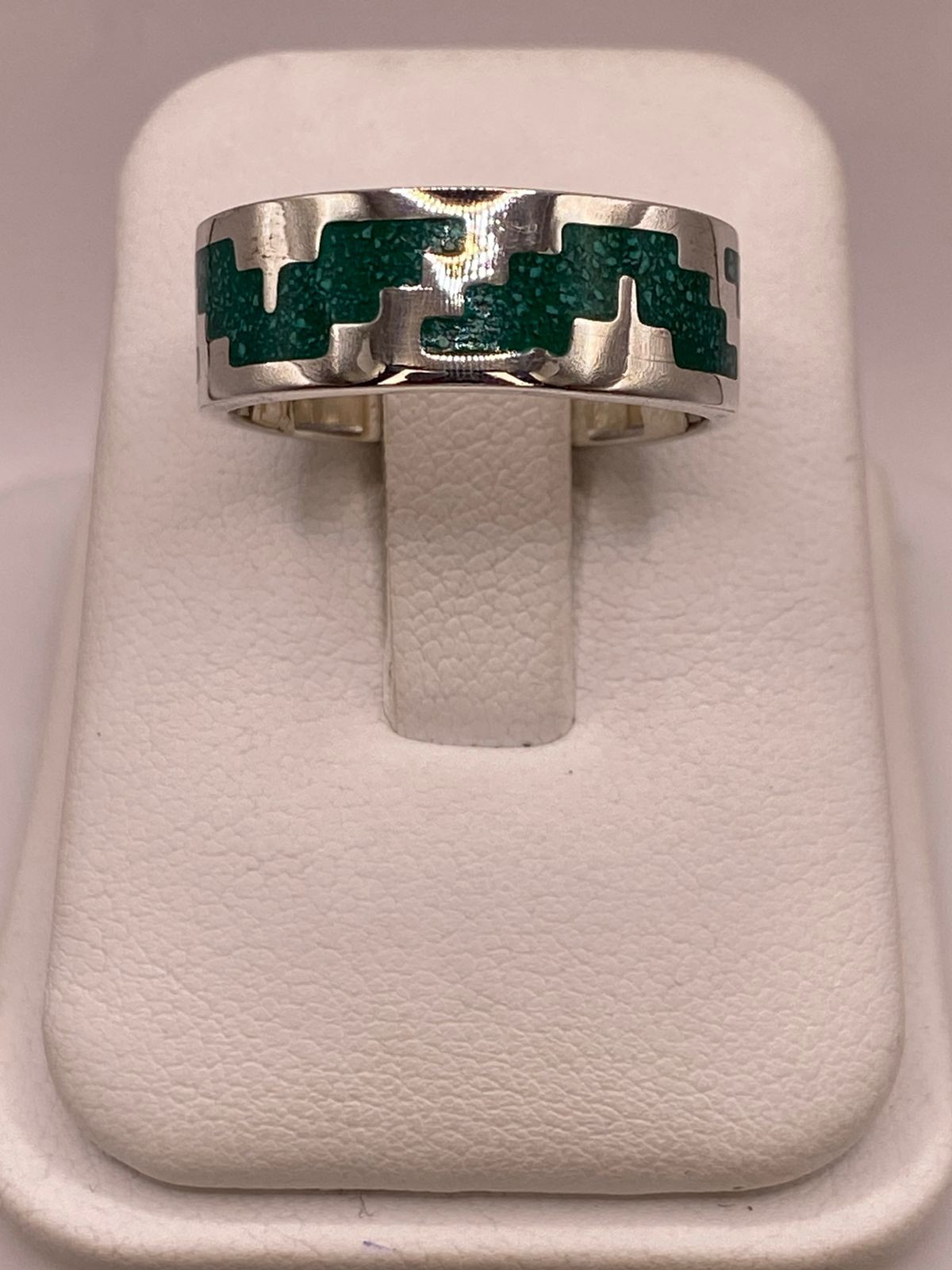 Anillo de Plata .925 con Incrustación de Malaquita – Diseño Geométrico, vista frontal