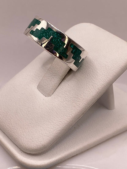 Anillo de Plata .925 con Incrustación de Malaquita – Diseño Geométrico, vista lateral