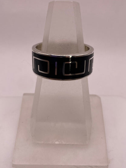 Anillo de Plata .925 con Incrustación de Obsidiana – Diseño Geométrico Moderno, vista frontal