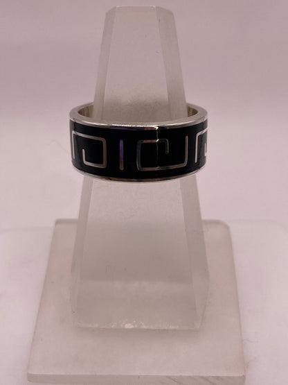 Anillo de Plata .925 con Incrustación de Obsidiana – Diseño Geométrico Moderno — vista lateral