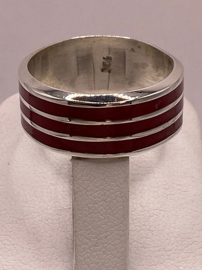 Anillo de Plata .925 con Incrustación Roja – Diseño de Líneas Modernas, vista superior
