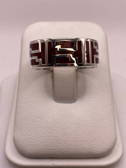 Anillo de Plata .925 con Incrustación Roja – Diseño Geométrico, vista lateral