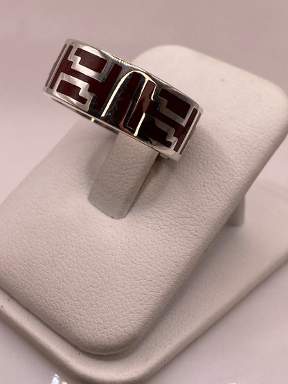 Anillo de Plata .925 con Incrustación Roja – Diseño Geométrico, vista de detalle