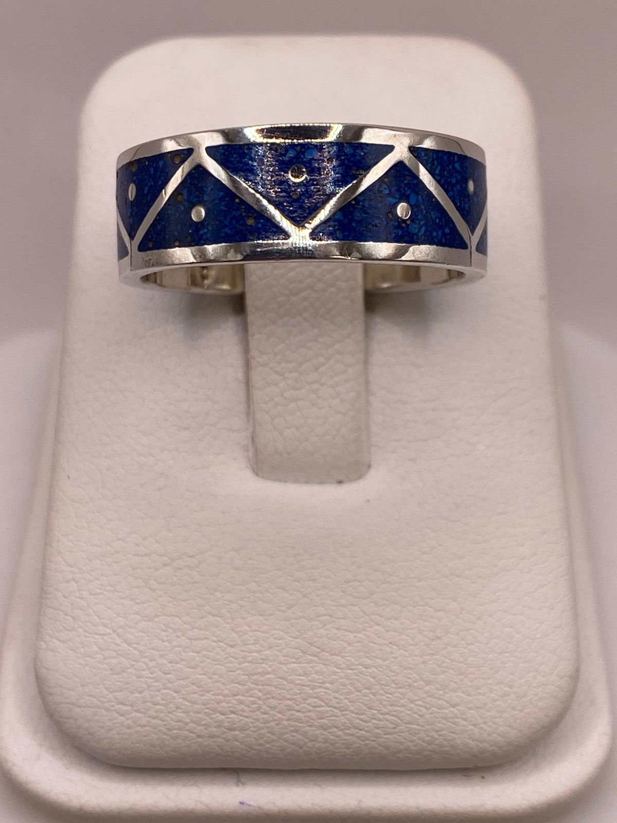 Anillo de Plata .925 con Lapislázuli – Diseño Geométrico — vista lateral