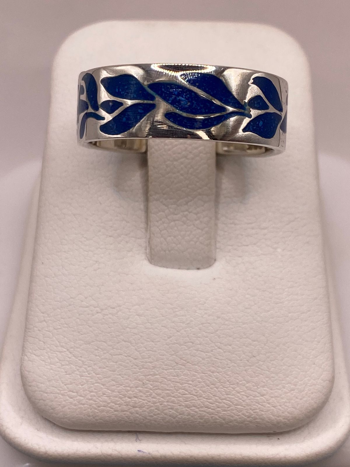 Anillo de Plata .925 con Lapislázuli y Diseño de Hojas, vista de detalle