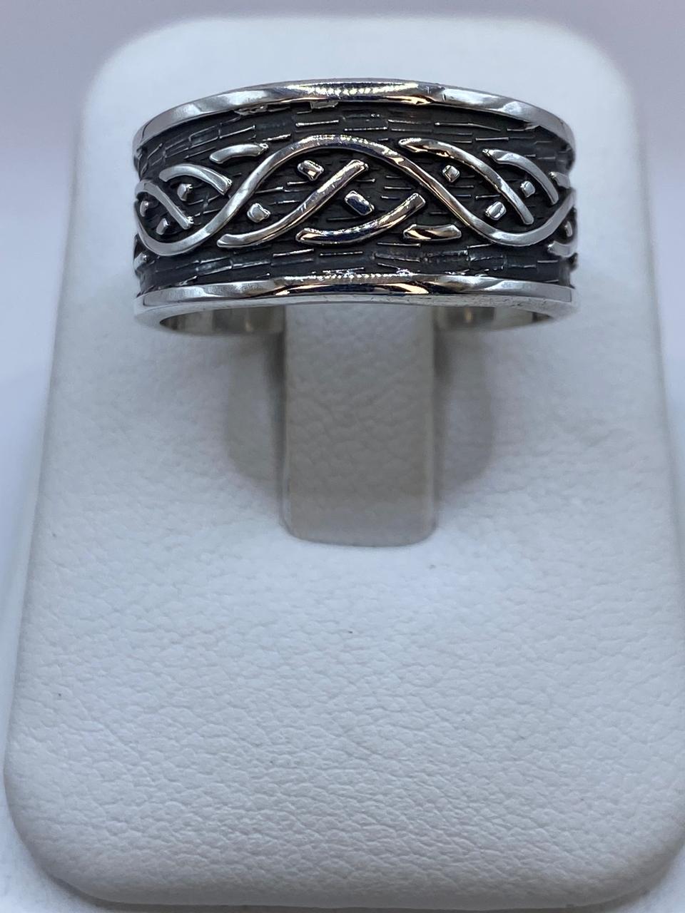 Anillo Plata .925 con Líneas Entrelazadas, vista lateral