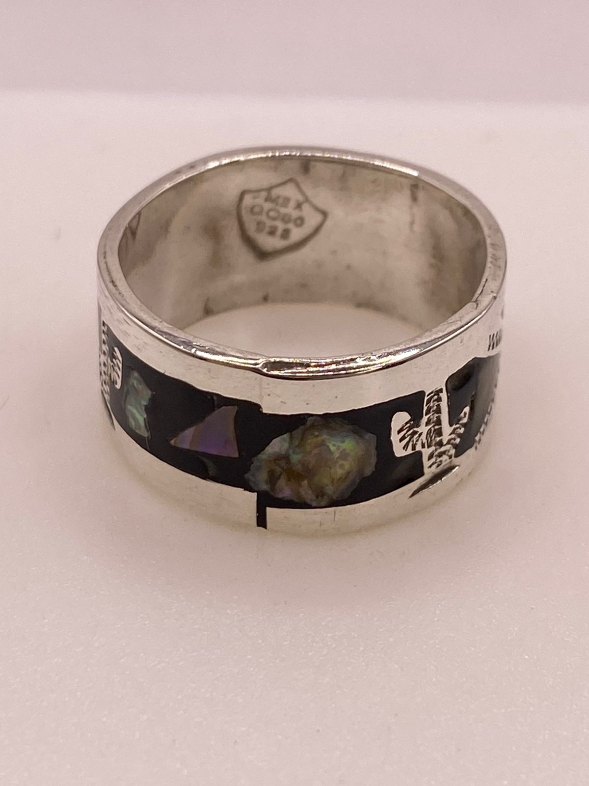 Anillo de Plata .925 con Obsidiana y Concha Abulón, vista de detalle