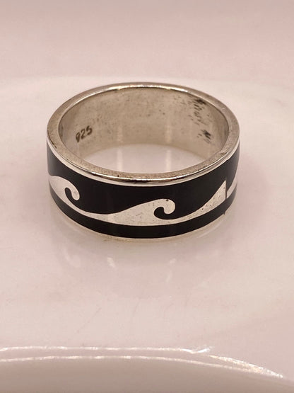 Anillo de Plata .925 con Obsidiana y Diseño de Ola, sello de autenticidad Plata Ley .925