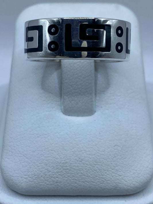 Anillo de Plata .925 con Ónix y Diseño Geométrico Ancestral — vista lateral