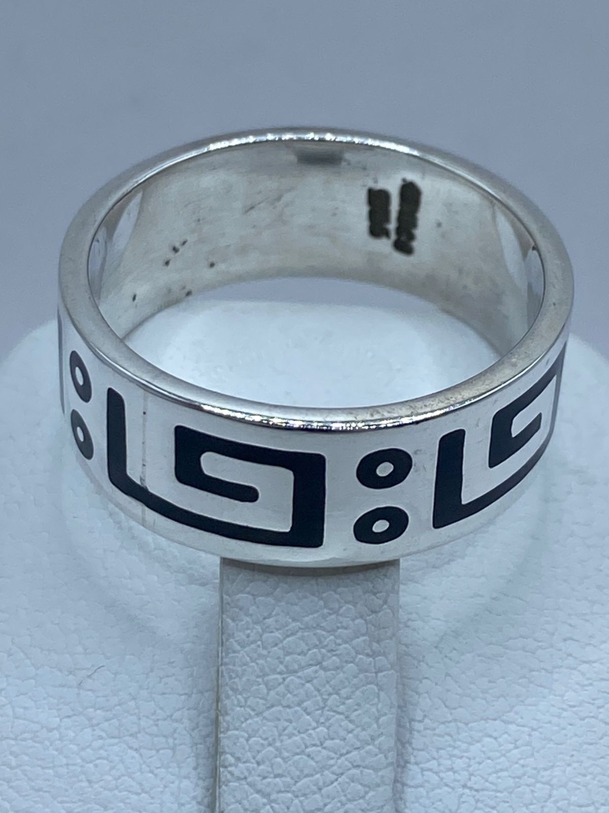 Anillo de Plata .925 con Ónix y Diseño Geométrico Ancestral, sello de autenticidad Plata Ley .925