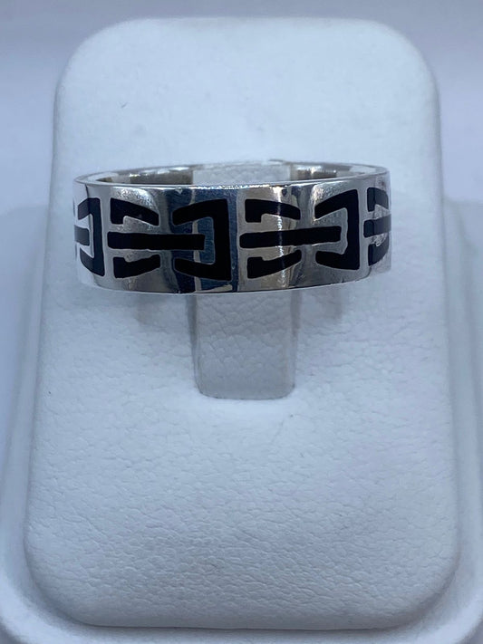 Anillo de Plata .925 con Ónix y Diseño Geométrico, vista frontal