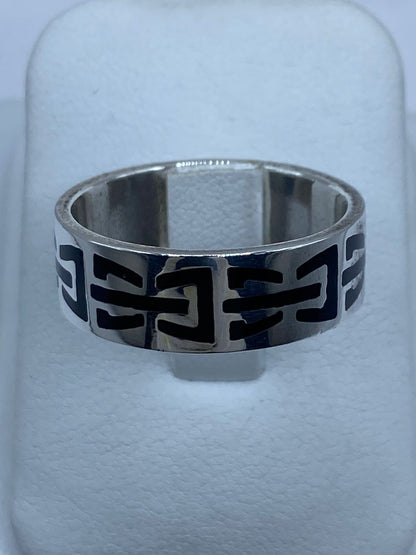 Anillo de Plata .925 con Ónix y Diseño Geométrico, vista de detalle
