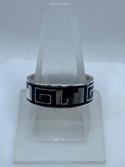 Anillo de Plata .925 con Ónix y Diseño Geométrico Calado a Mano, sello de autenticidad Plata Ley .925