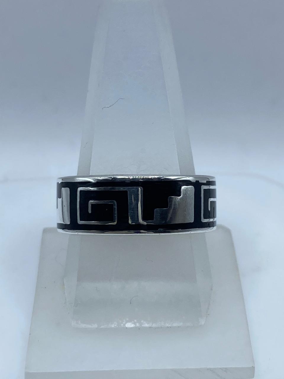 Anillo de Plata .925 con Ónix y Diseño Geométrico Calado a Mano, peso en gramos (báscula)