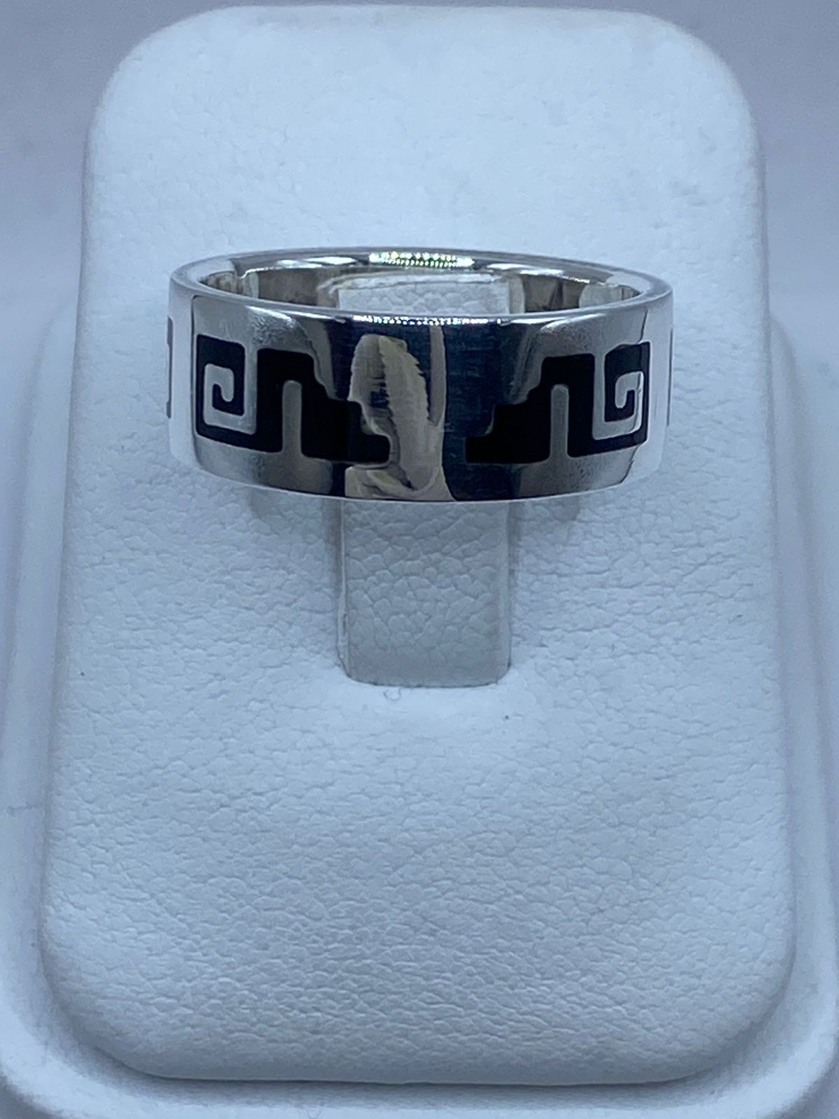 Anillo de Plata .925 con Ónix y Greca Ancestral, vista frontal