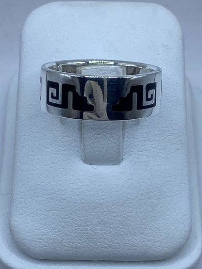 Anillo de Plata .925 con Ónix y Greca Ancestral, vista frontal