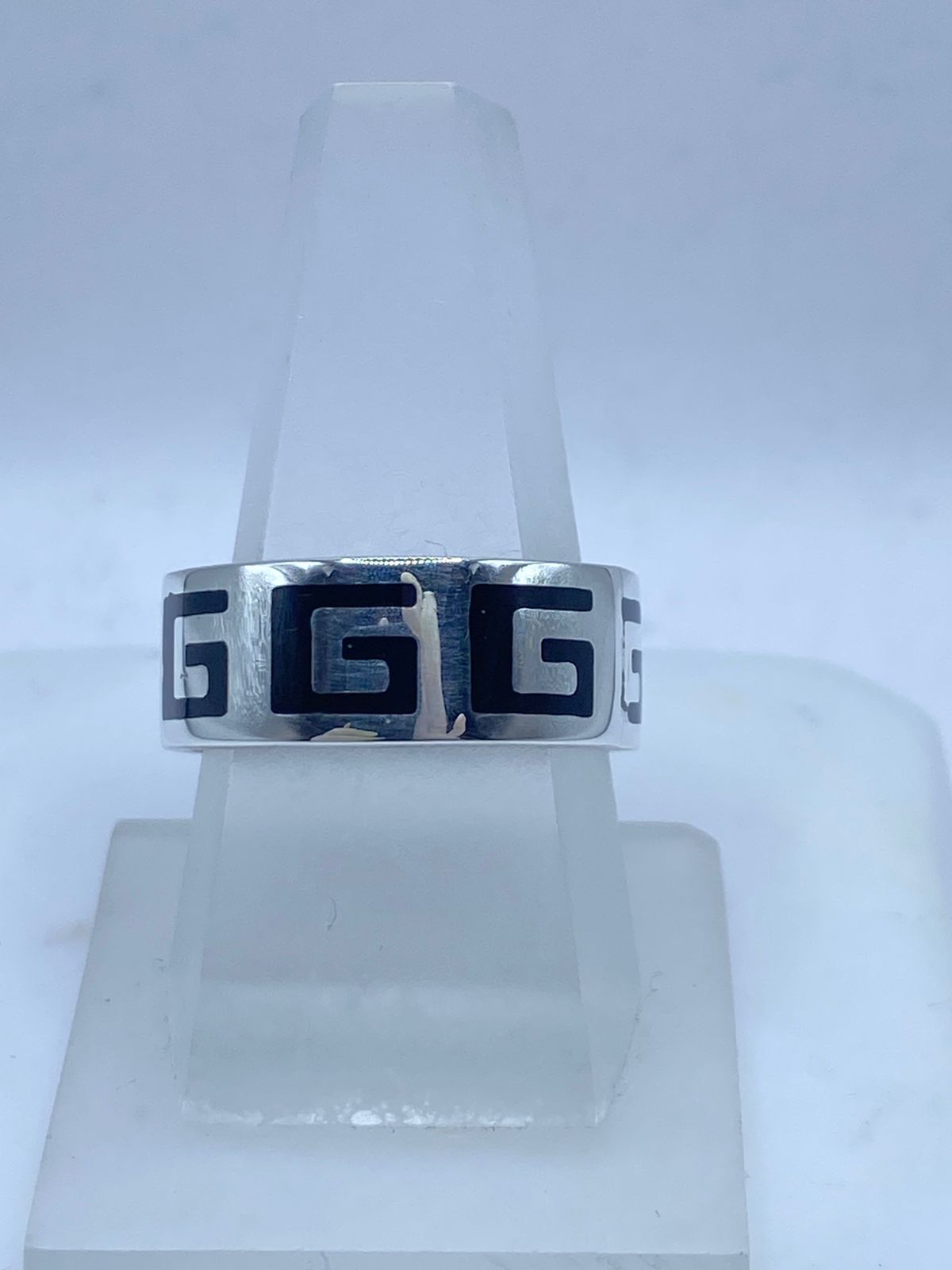 Anillo de Plata .925 con Ónix y Greca Clásica, vista frontal