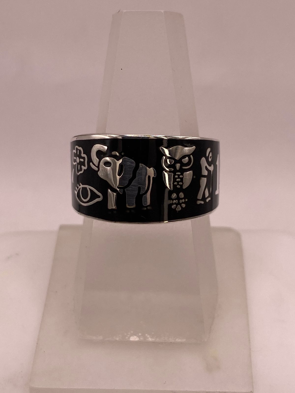 Anillo de Plata .925 con Símbolos de la Suerte — ángulo diagonal