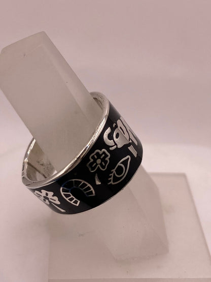 Anillo de Plata .925 con Símbolos de la Suerte, vista lateral