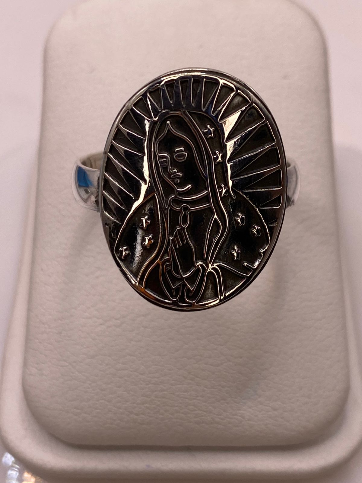Anillo de Plata .925 Virgen de Guadalupe, vista de detalle