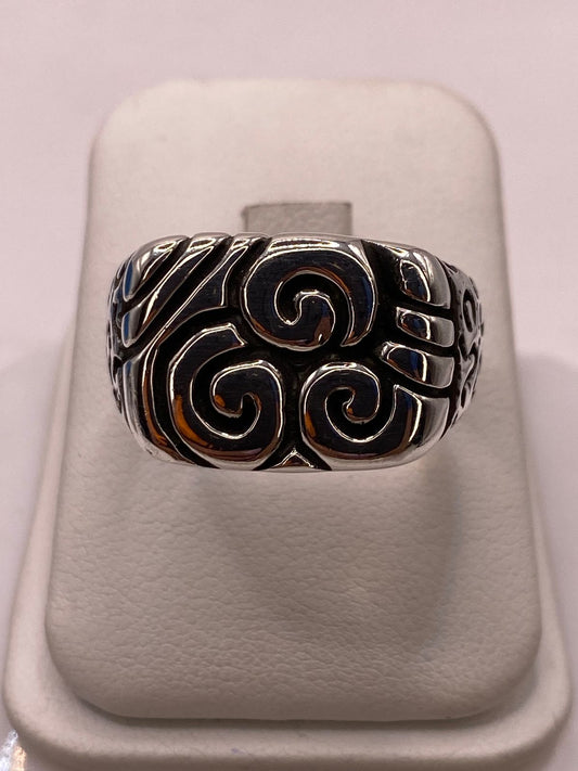 Anillo de Plata .950 con Diseño Espiral Tribal — ángulo diagonal