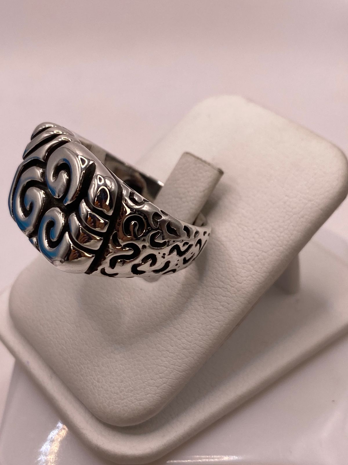 Anillo de Plata .950 con Diseño Espiral Tribal, vista frontal