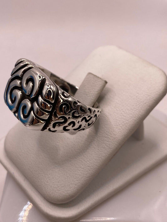 Anillo de Plata .950 con Diseño Espiral Tribal, vista frontal