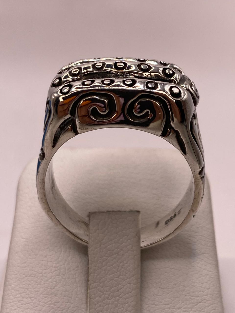 Anillo de Plata .950 con Diseño Texturizado de Triple Línea y Laterales Decorados, vista superior