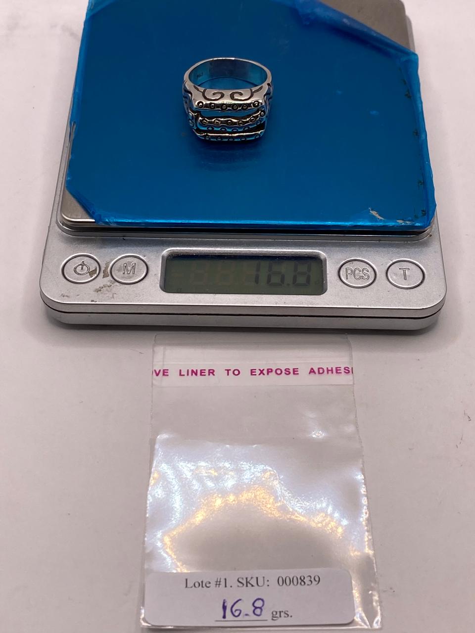 Anillo de Plata .950 con Diseño Texturizado de Triple Línea y Laterales Decorados, peso en gramos (báscula)