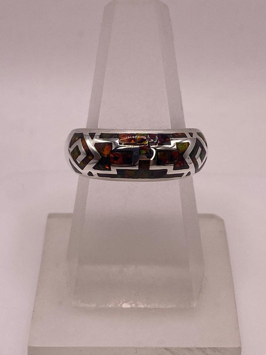 Anillo de Plata 950 con Ópalo de Fuego y Diseño Greca — ángulo diagonal