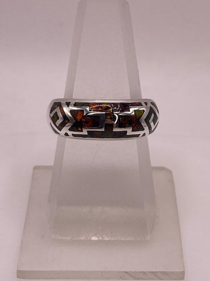 Anillo de Plata 950 con Ópalo de Fuego y Diseño Greca, vista lateral