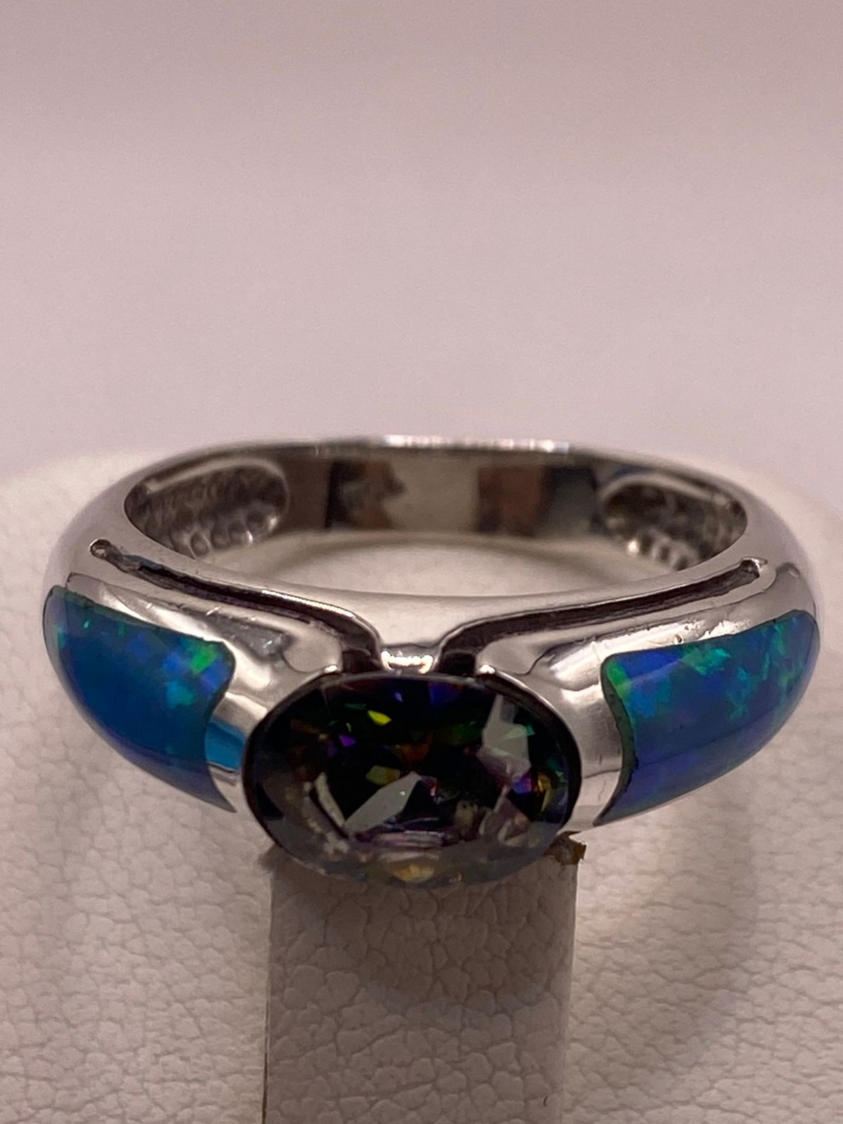Anillo de Plata .950 con Ópalo de Fuego y Zirconia Multicolor Diseño Elegante, vista de detalle