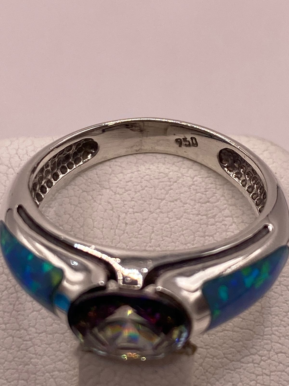 Anillo de Plata .950 con Ópalo de Fuego y Zirconia Multicolor Diseño Elegante, sello de autenticidad Plata Ley .925