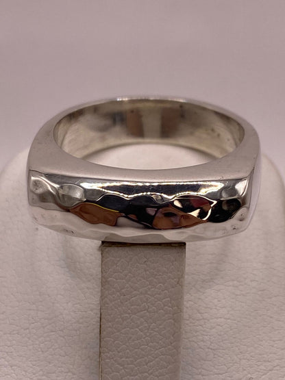 Anillo Rectangular Martillado de Plata Ley .925, vista superior