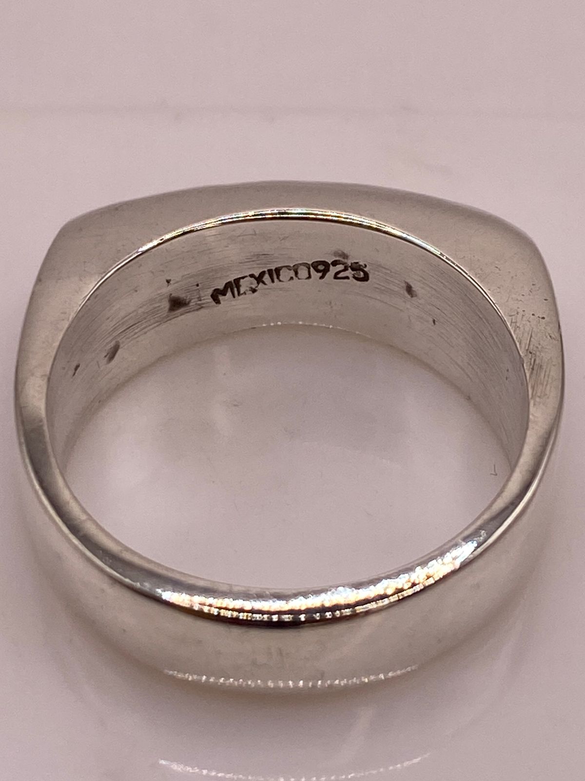 Anillo Rectangular Martillado de Plata Ley .925, sello de autenticidad Plata Ley .925