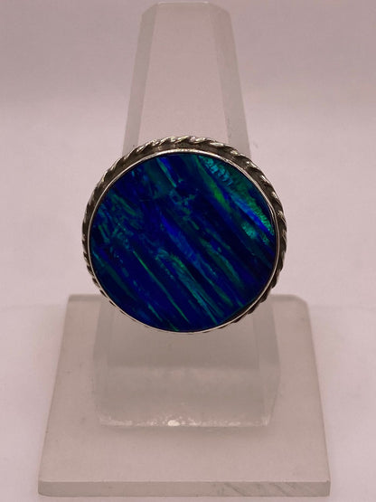 Anillo Redondo Ajustable con Ópalo de Fuego Azul y Verde en Plata .925 — ángulo diagonal