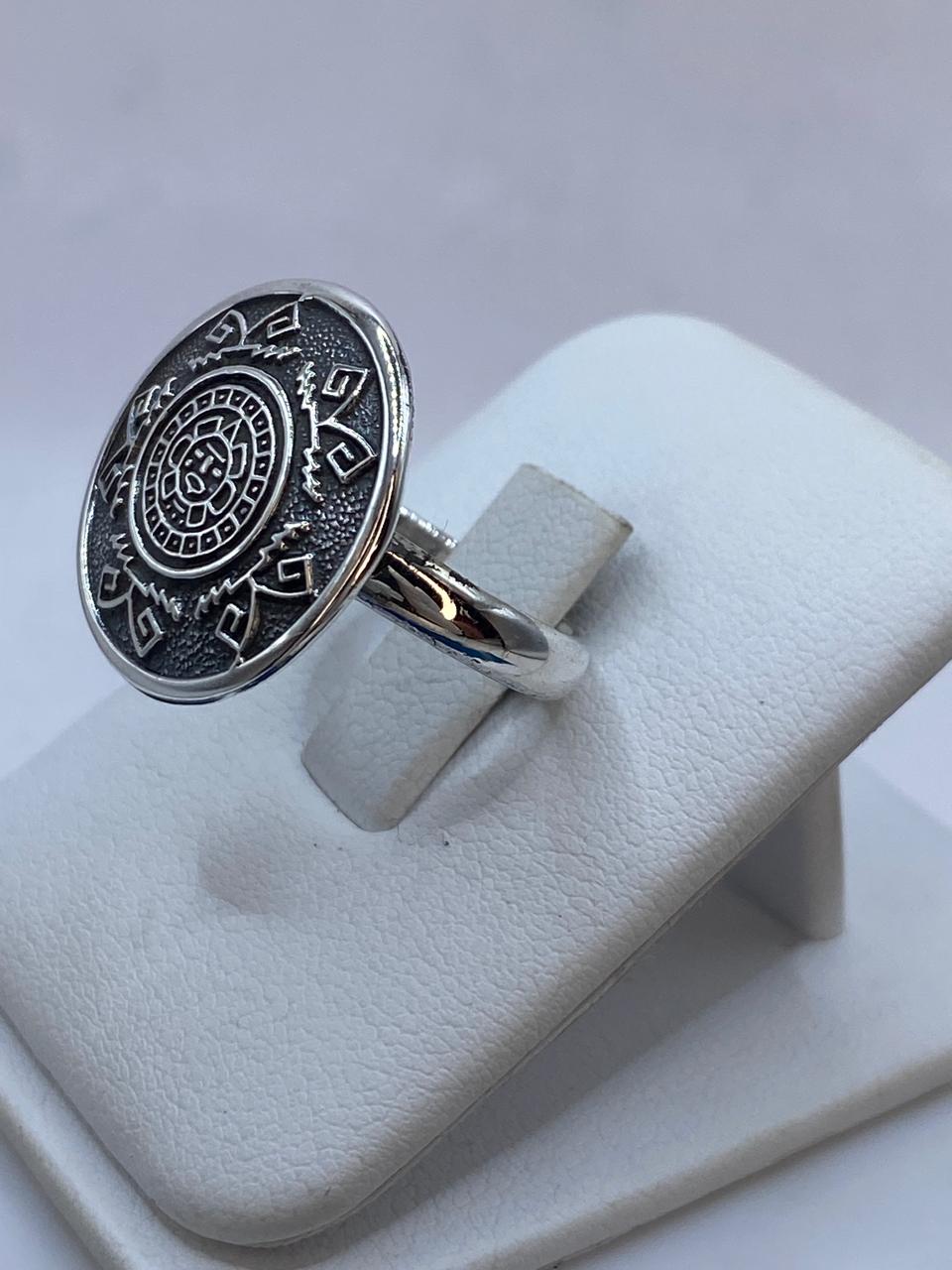 Anillo Redondo Calendario Azteca en Plata .925 – Diseño Prehispánico, sello de autenticidad Plata Ley .925