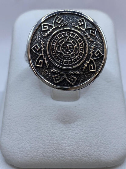 Anillo Redondo Calendario Azteca en Plata .925 – Diseño Prehispánico, vista frontal