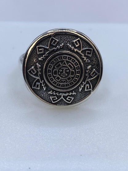 Anillo Redondo Calendario Azteca en Plata .925 – Diseño Prehispánico, vista lateral