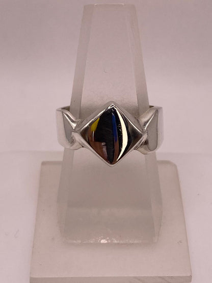 Anillo Rombo Liso en Plata .925, vista de detalle