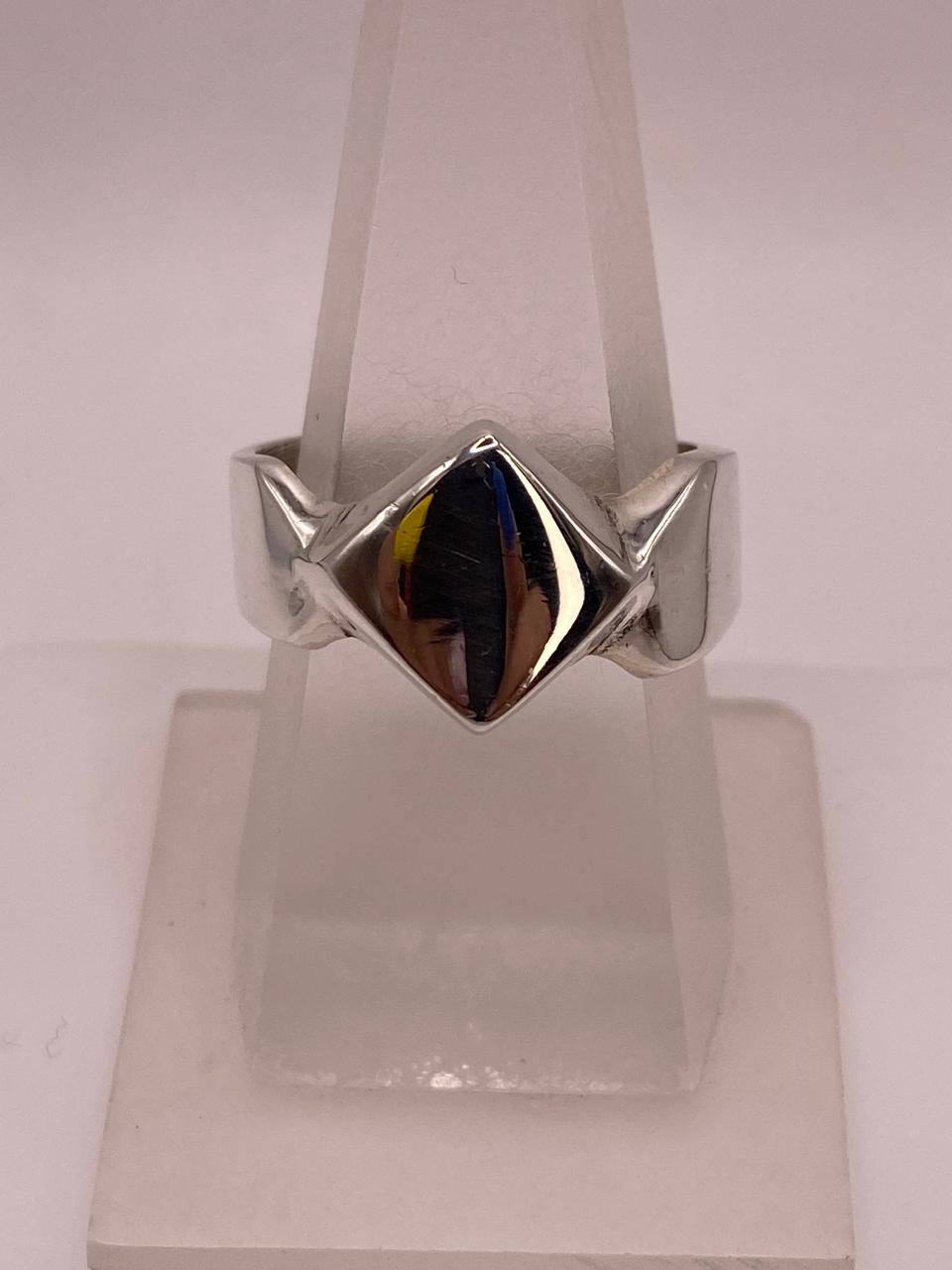 Anillo Rombo Liso en Plata .925, vista frontal