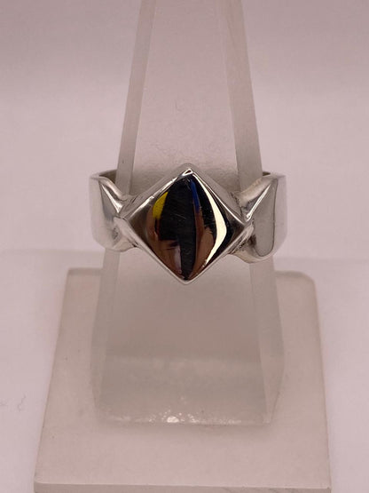 Anillo Rombo Liso en Plata .925, vista frontal