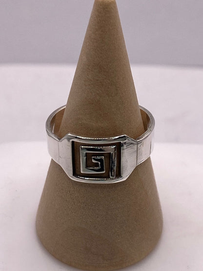 Anillo Sello Greca Moderna en Plata .925, vista frontal