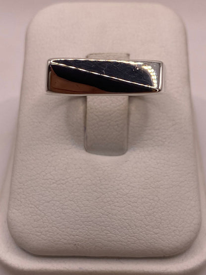 Anillo Sello Rectangular Liso con Corte Diagonal Plata .925 — ángulo diagonal
