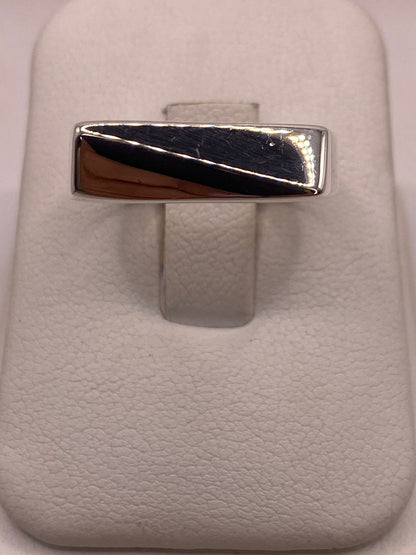 Anillo Sello Rectangular Liso con Corte Diagonal Plata .925, vista lateral