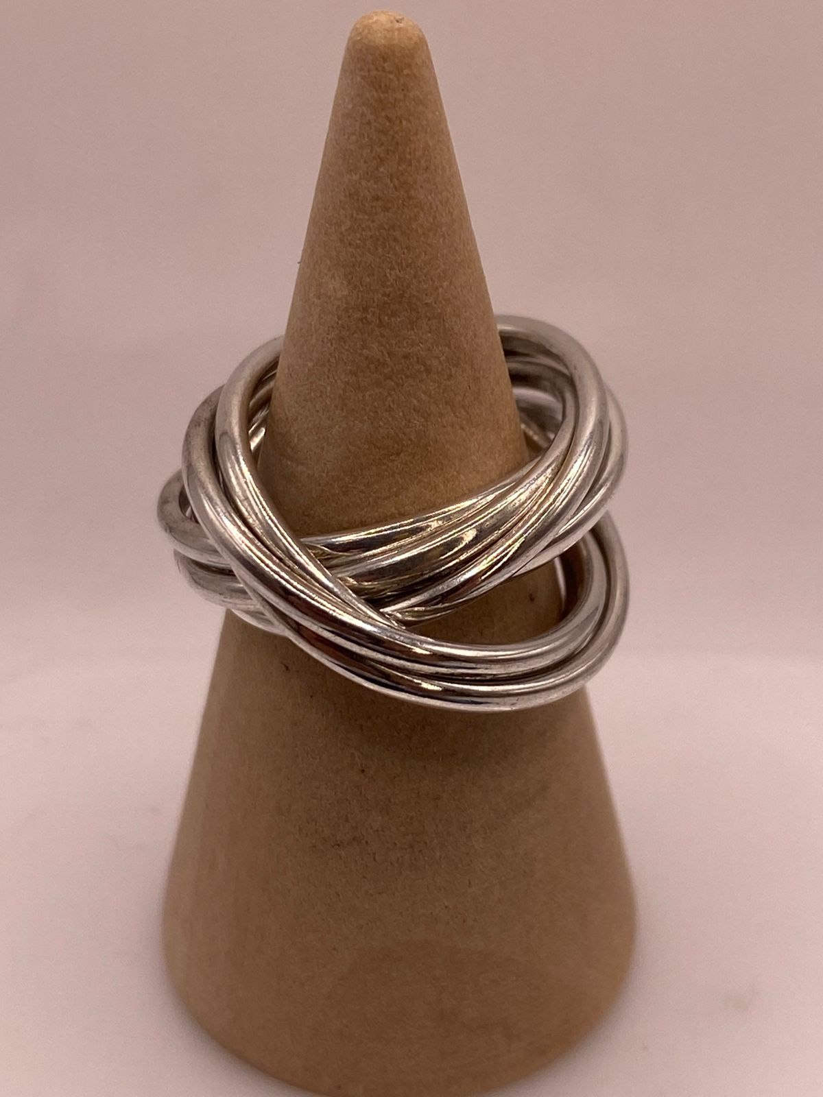 Anillo Semanario de 7 Aros Entrelazados en Plata .925, vista frontal