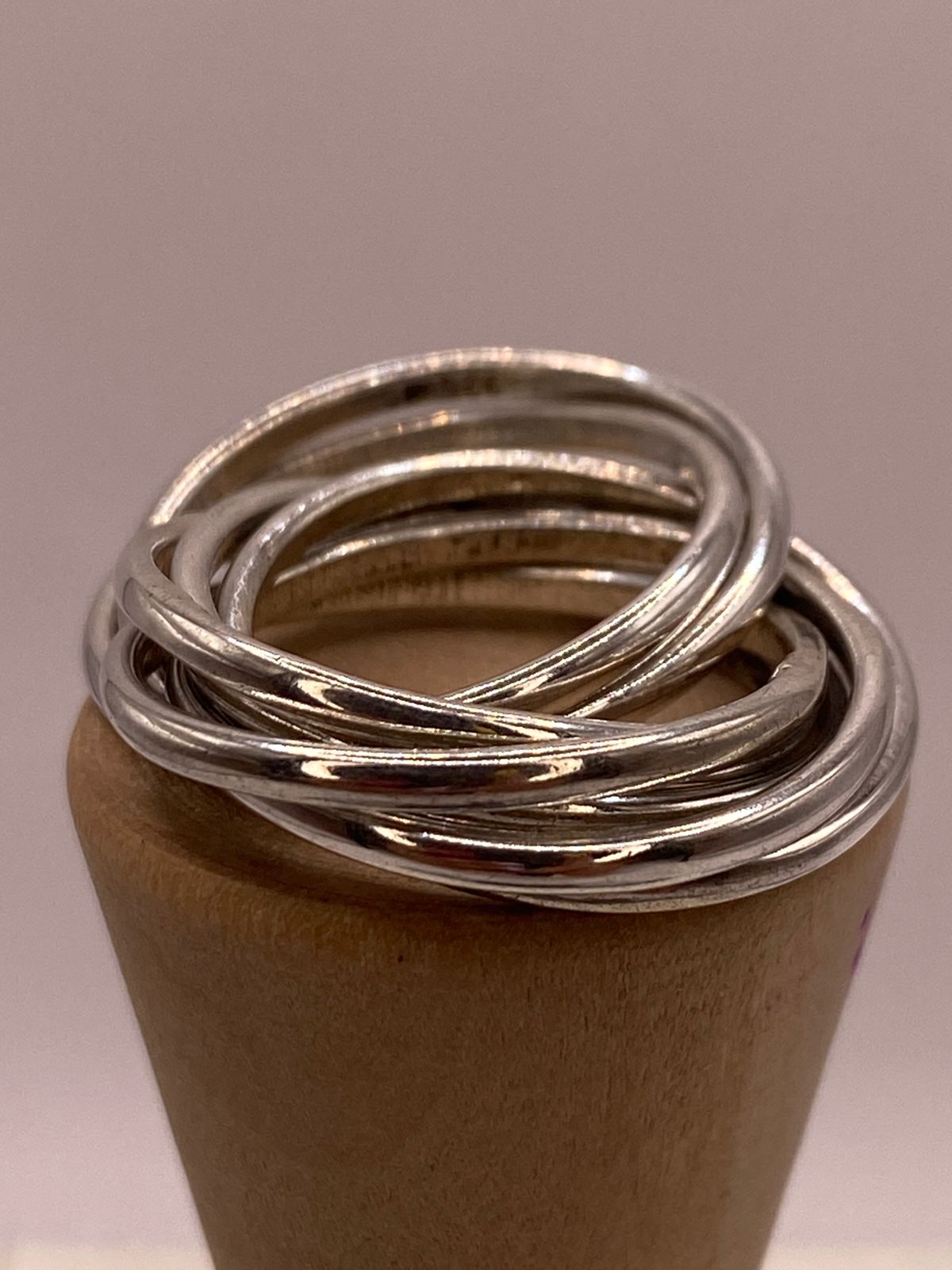 Anillo Semanario de 7 Aros Entrelazados en Plata .925, vista lateral