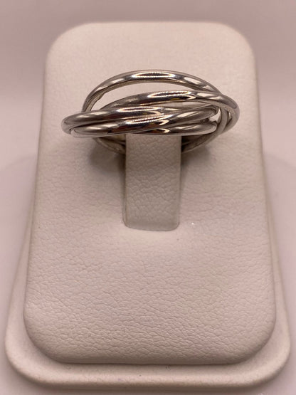 Anillo Semanario Quíntuple en Plata .925 en báscula mostrando peso